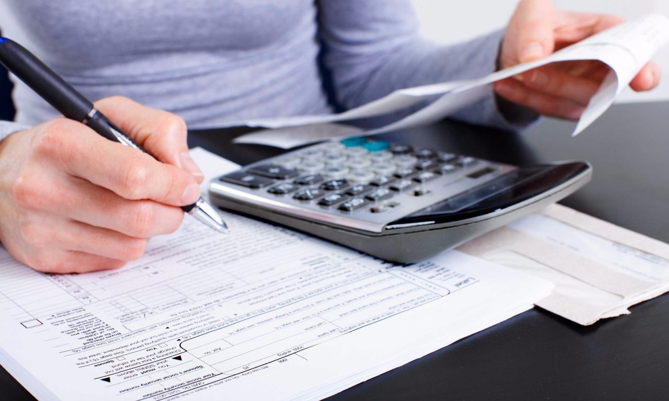 20160128204324-small-business-owner-tax-deductions-breaks-accountant-accounting-forms-receipts-irs-taxpayer